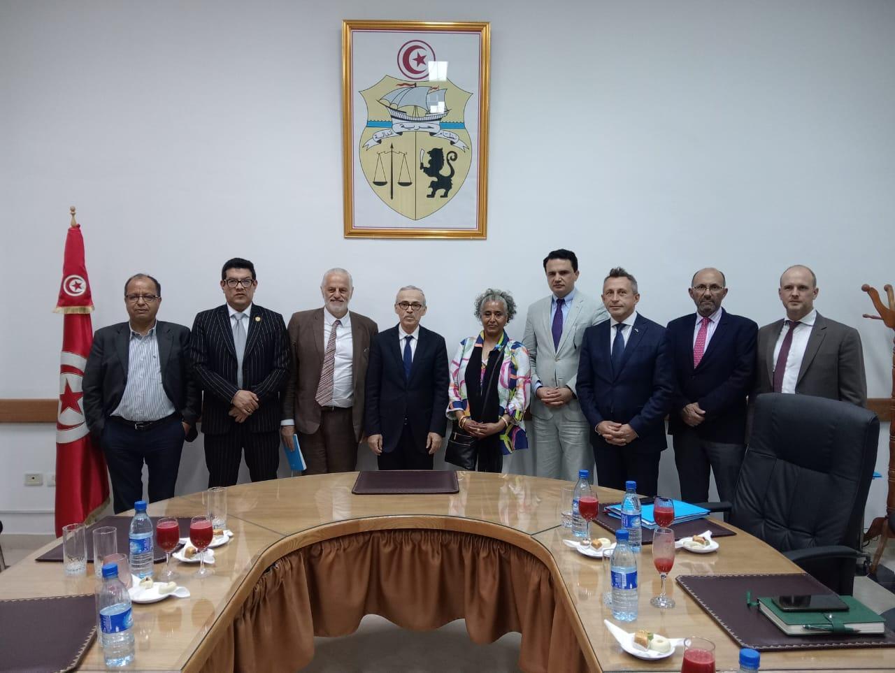 وزير الاجتماعية يؤكد استعداد تونس مواصلة العمل مع اليونيسف