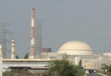 نشطاء تونسيون: من حق إيران امتلاك التقنية النووية السلمية نشطاء تونسيون: من حق إيران امتلاك التقنية النووية السلمية