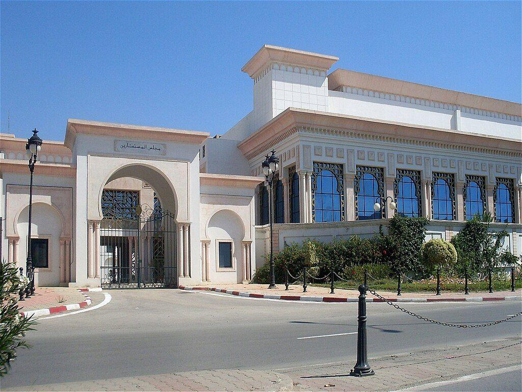 إحالة مشروعي قانون لاستغلال المحروقات على اللجان