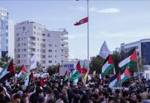 وقفة غضب بالعاصمة تنديدا بقتل إسرائيل 5 صحفيين بغزة وقفة غضب بالعاصمة تنديدا بقتل إسرائيل 5 صحفيين بغزة