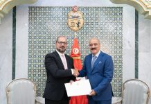 وزير الخارجية يتسلم نسخة من اوراق اعتماد سفير كندا الجديد وزير الخارجية يتسلم نسخة من اوراق اعتماد سفير كندا الجديد