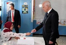 قيس سعيّد يبدو ممسكًا بزمام الأمور… حتى الآن قيس سعيّد يبدو ممسكًا بزمام الأمور... حتى الآن