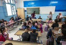 المدارس تفتح أبوابها في تونس وسط أزمات المدارس تفتح أبوابها في تونس وسط أزمات