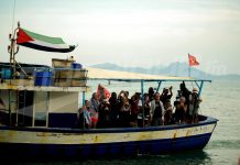 نشطاء: أسطول الصمود يواجه مخاطر لكن رمزيته مؤثرة نشطاء: أسطول الصمود يواجه مخاطر لكن رمزيته مؤثرة