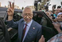 الغنوشي أمام القضاء في قضية “التآمر على أمن الدولة” الغنوشي أمام القضاء في قضية "التآمر على أمن الدولة"