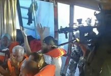 الصحفيين التونسيين بصدد رفع قضية ضد إسرائيل بتهمة القرصنة والاختطاف الصحفيين التونسيين بصدد رفع قضية ضد إسرائيل بتهمة القرصنة والاختطاف