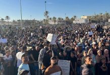 عشرات الآلاف يحتجون بمحافظة قابس رفضا للتلوث البيئي عشرات الآلاف يحتجون بمحافظة قابس رفضا للتلوث البيئي