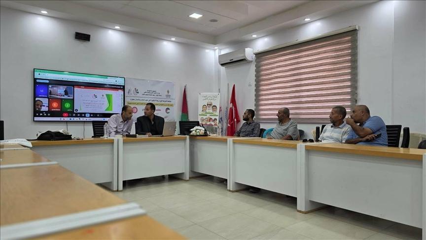 تونس.. فلسطيني من غزة يكسر الحصار وينال الدكتوراه  تونس.. فلسطيني من غزة يكسر الحصار وينال الدكتوراه