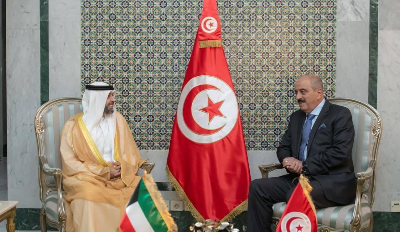 النفطي يتسلّم رسالة خطيّة موجهة الى رئيس الجمهورية من أمير الكويت النفطي يتسلّم رسالة خطيّة موجهة الى رئيس الجمهورية من أمير الكويت