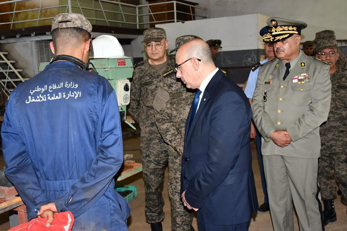 وزير الدفاع يؤدي زيارة تفقد إلى الإدارة العامة للأشغال