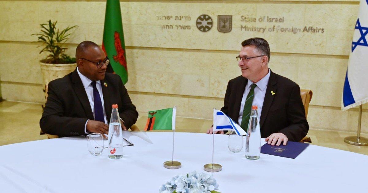 إسرائيل توسّع نفوذها في أفريقيا عبر الدبلوماسية والسلاح إسرائيل توسّع نفوذها في أفريقيا عبر الدبلوماسية والسلاح
