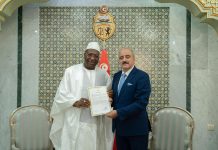 النفطي يتلقى نسخة من أوراق اعتماد سفير جمهورية غينيا الجديد النفطي يتلقى نسخة من أوراق اعتماد سفير جمهورية غينيا الجديد