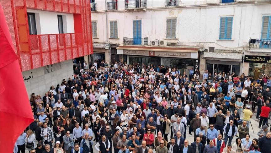 إضراب البنوك بتونس.. مطالب نقابية أم ضغوط على السلطة؟