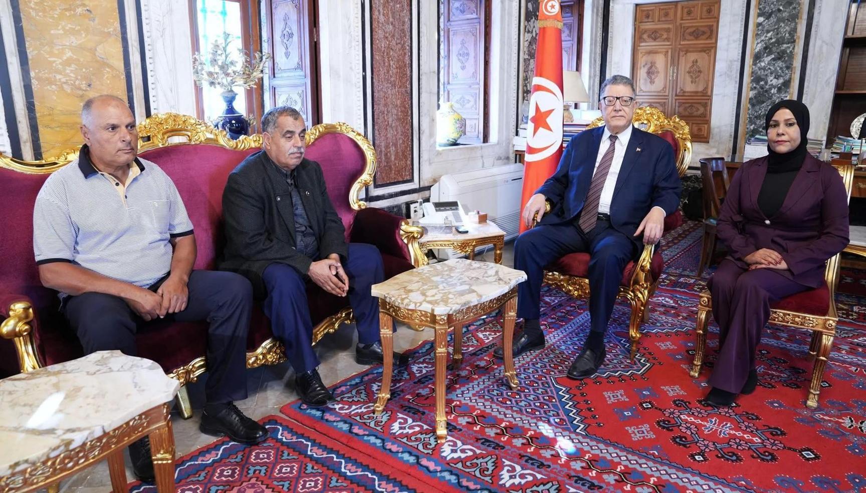 بودربالة يلتقي ممثلي صغار الفلاحين في تونس بودربالة يلتقي ممثلي صغار الفلاحين في تونس