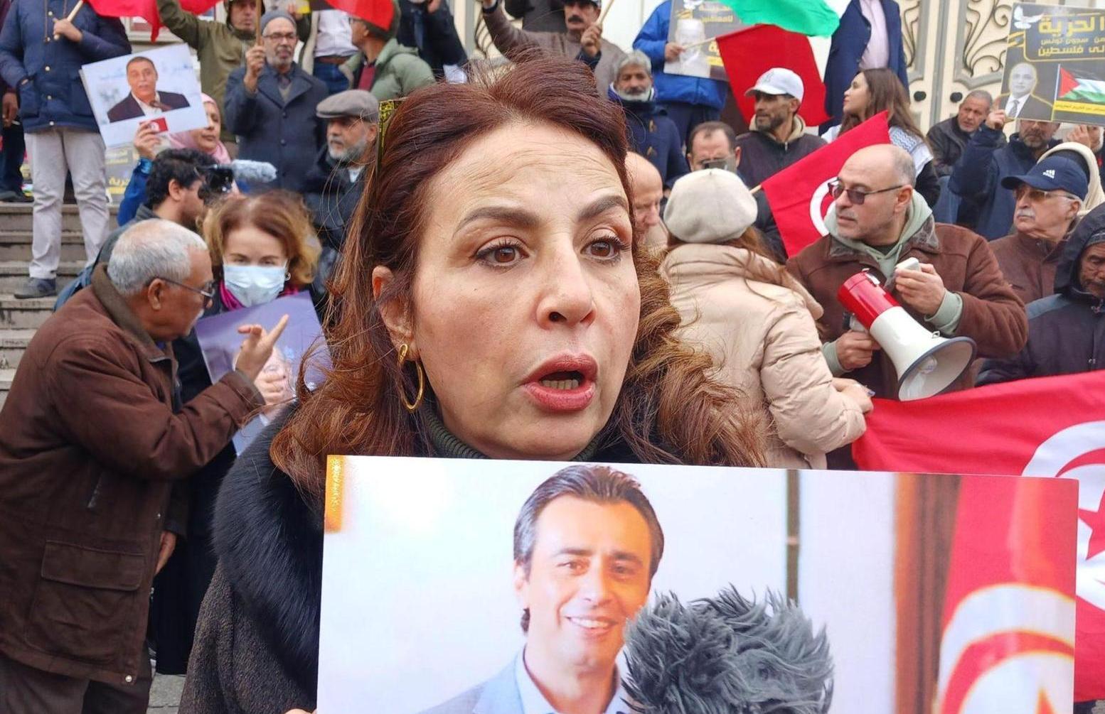 جوهر بن مبارك.. معارض تونسي معتقل يواجه السلطة بجسده جوهر بن مبارك.. معارض تونسي معتقل يواجه السلطة بجسده