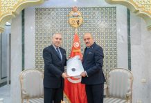 الفنطي يتسلم نسخة من اوراق اعتماد سفير لبنان الجديد بتونس الفنطي يتسلم نسخة من اوراق اعتماد سفير لبنان الجديد بتونس