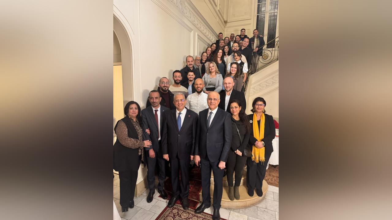 الفرجاني يبحث مع ثلة من الكفاءات الطبية التونسية في مرسيليا الفرجاني يبحث مع ثلة من الكفاءات الطبية التونسية في مرسيليا