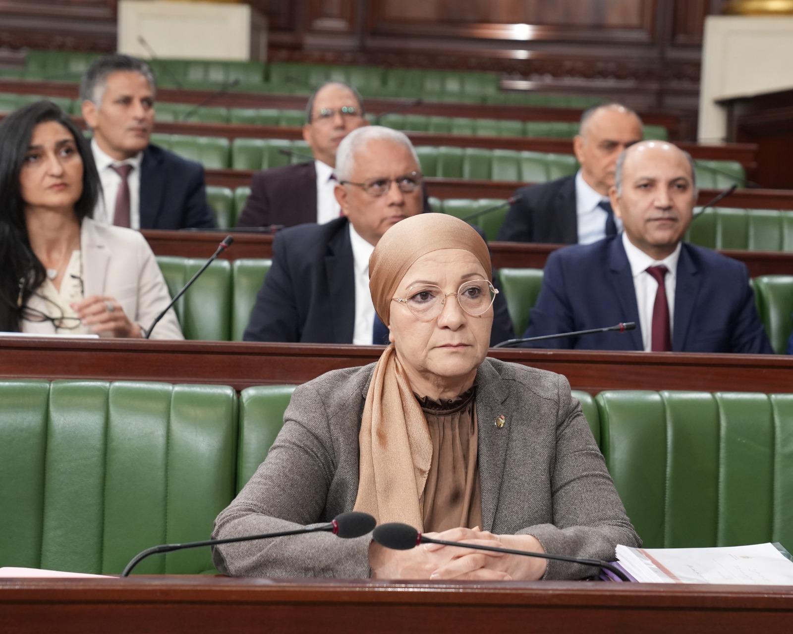 وزيرة العدل تنفي دخول أي سجين في إضراب جوع وحشي وزيرة العدل تنفي دخول أي سجين في إضراب جوع وحشي