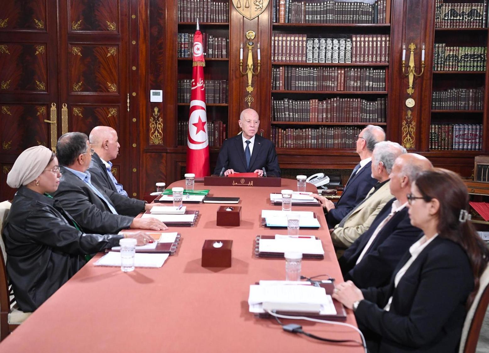 سعيد يترأس اجتماعًا لحلّ أزمة البيئة في قابس