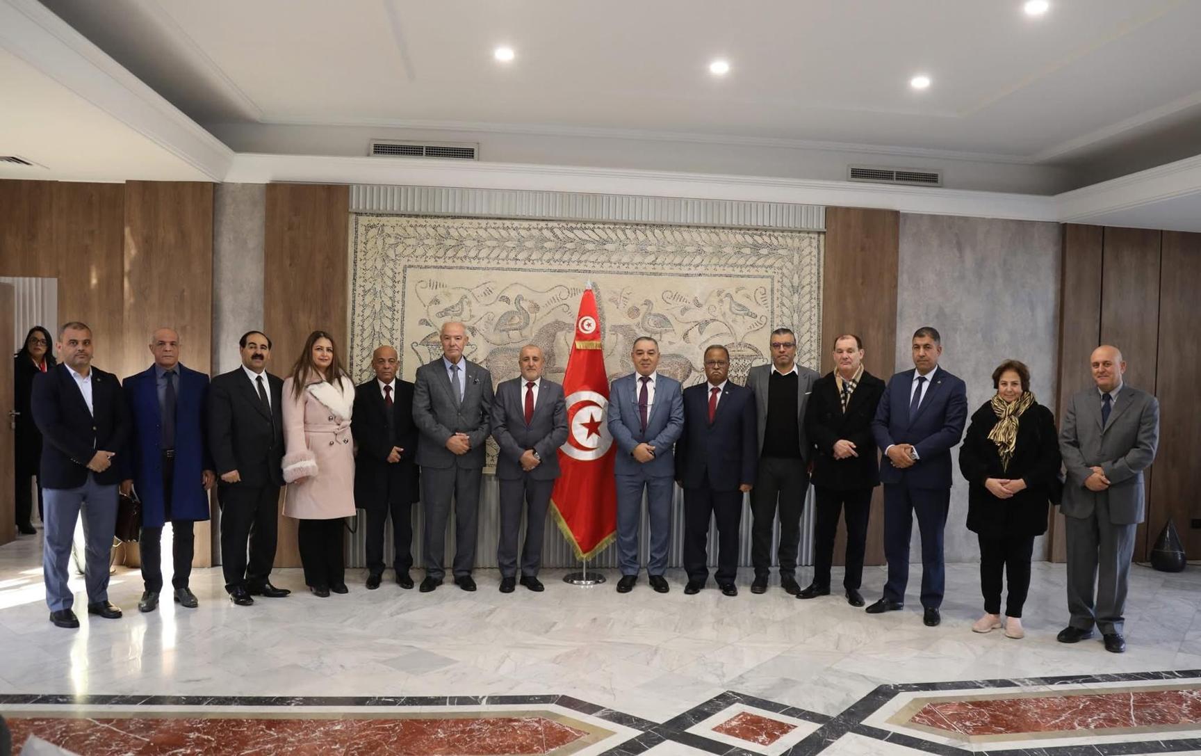 وفد من المجموعة البرلمانية بالمجلس الوطني الجزائري يحلّ بتونس