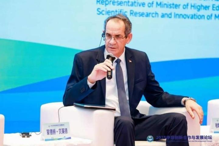 وزير التعليم العالي يقود وفد تونس في منتدى بكين