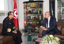 لقاء وزير الدفاع مع رئيس أركان البحرية السعودية حول التعاون العسكري لقاء وزير الدفاع مع رئيس أركان البحرية السعودية حول التعاون العسكري