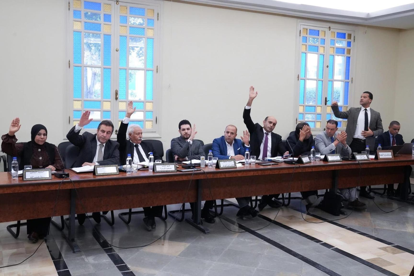 لجنة المالية بالبرلمان تُسقط الفصل 50 من مشروع قانون المالية