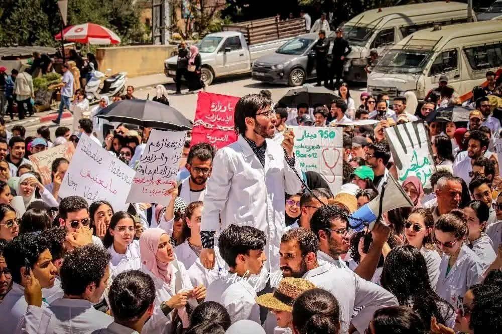 عبد الوهاب بن حامد: لن نتراجع عن حقوق الأطباء الشبان