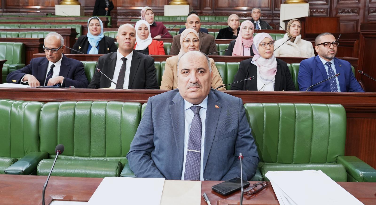 المتفرّغين من الإطارات الدّينية لهم نفس نظام الوظيفة العمومية المتفرّغين من الإطارات الدّينية لهم نفس نظام الوظيفة العمومية