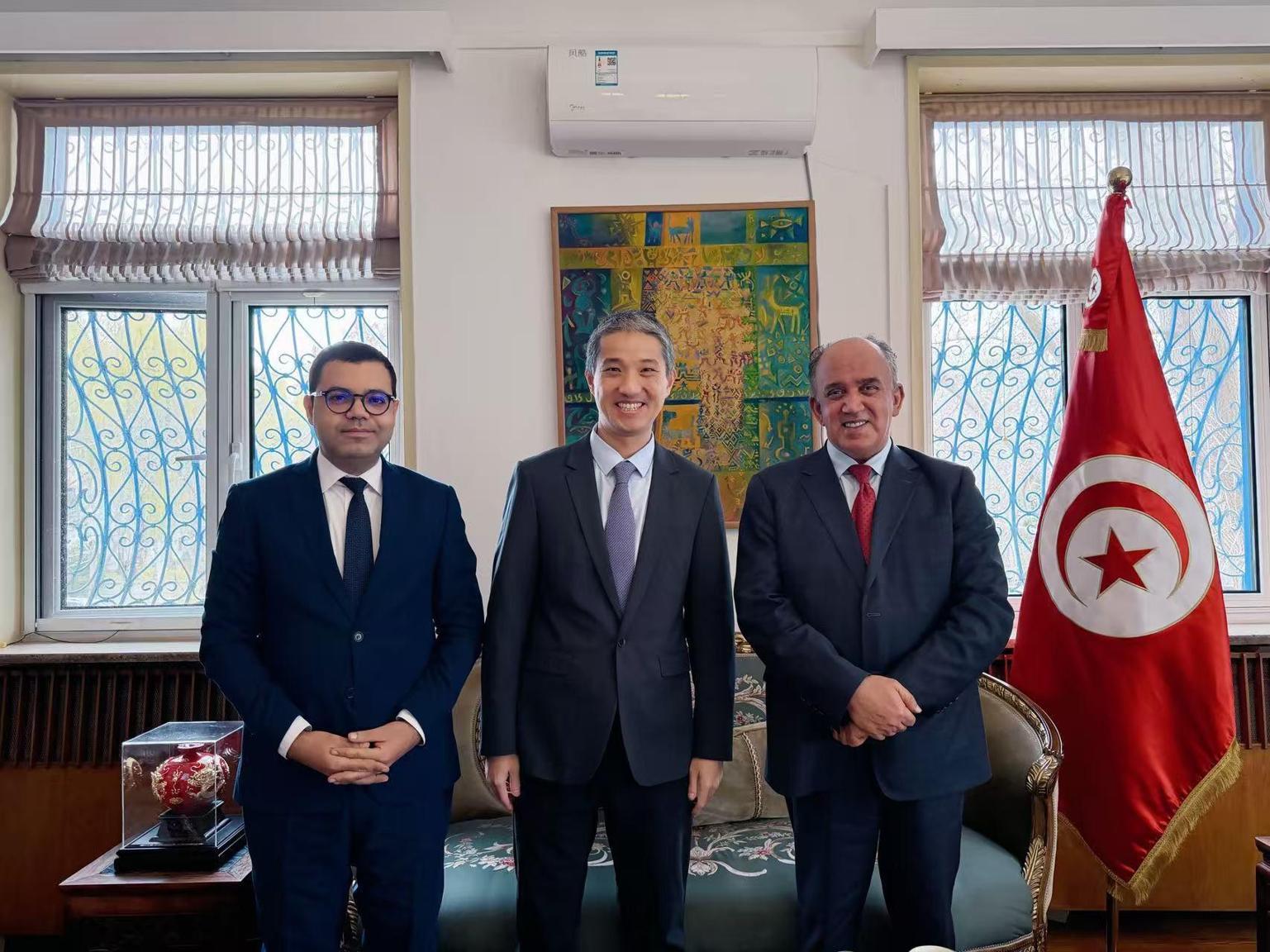 مؤسسة فوكسيت الصينية تبدي رغبتها في فتح فرع لها في تونس