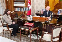 هل تعيش تونس بداية تحولات أم مجرد شد وجذب؟ هل تعيش تونس بداية تحولات أم مجرد شد وجذب؟