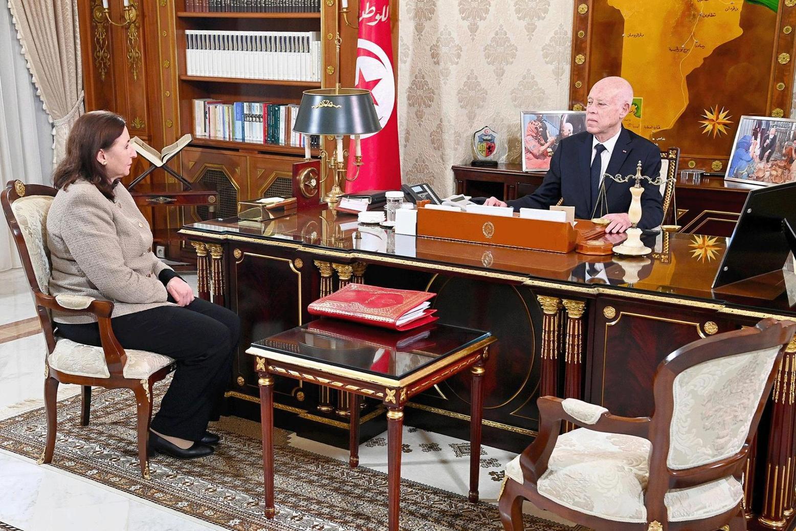 هل تعيش تونس بداية تحولات أم مجرد شد وجذب؟