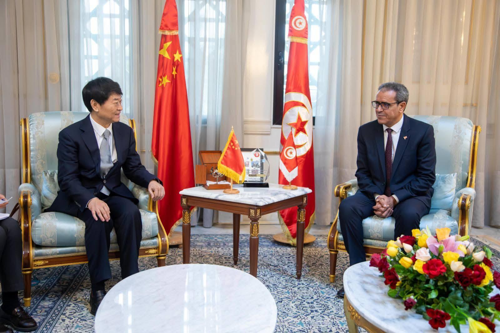 الدربالي يلتقي رئيس مجموعة الصداقة الصينيّة-الإفريقيّة