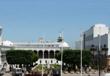 رئاسة الحكومة تؤكد العمل على إعادة هيكلة عدد من المصالح العمومية رئاسة الحكومة تؤكد العمل على إعادة هيكلة عدد من المصالح العمومية