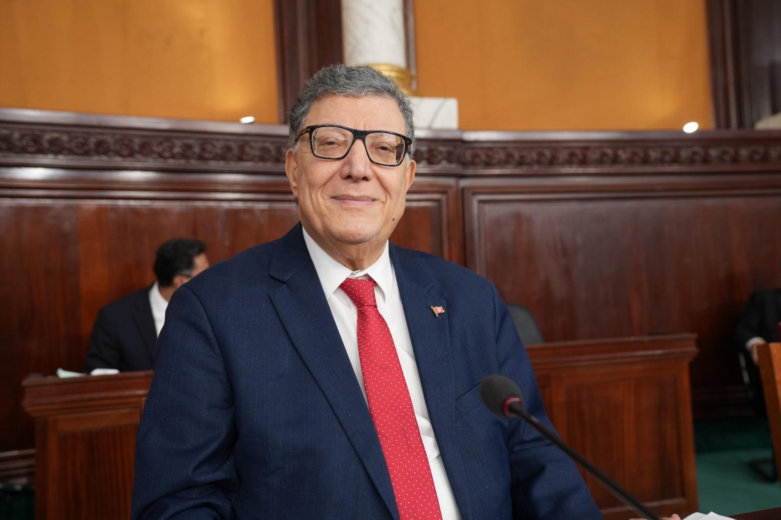 بودربالة يطلب تحقيقًا بعد تجاوز عدد المصوّتين عددَ الحاضرين في الجلسة بودربالة يطلب تحقيقًا بعد تجاوز عدد المصوّتين عددَ الحاضرين في الجلسة