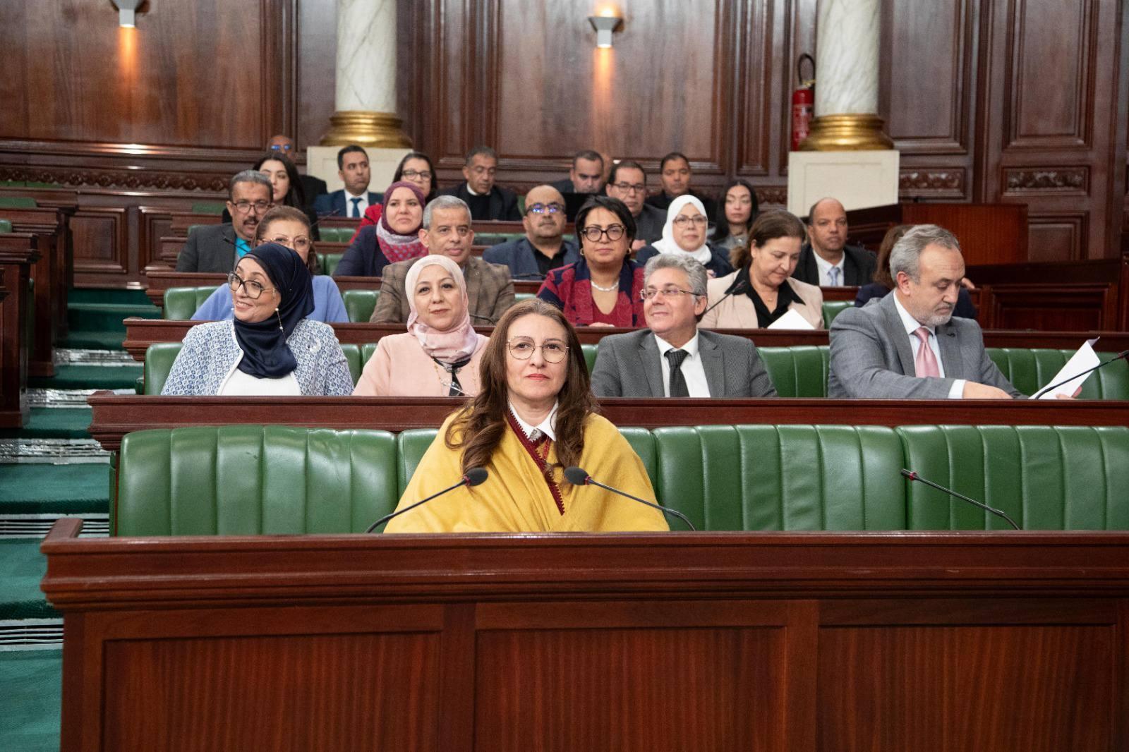 مجلس الجهات يصادق على الفصول المعروضة على الجلسة العامة مجلس الجهات يصادق على الفصول المعروضة على الجلسة العامة