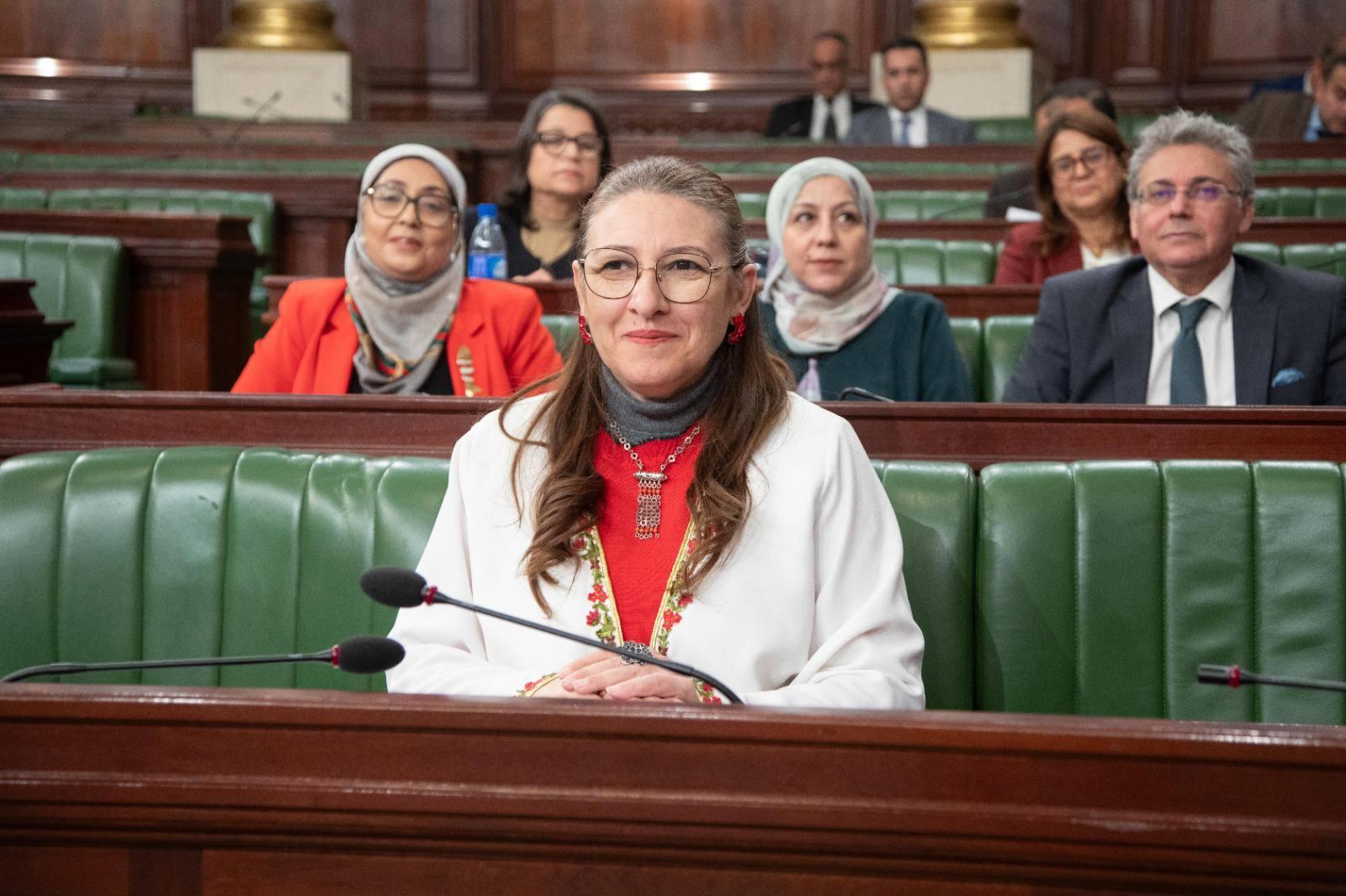 وزيرة المالية تطلب رفع الجلسة بعد إسقاط عديد الفصول المقترحة