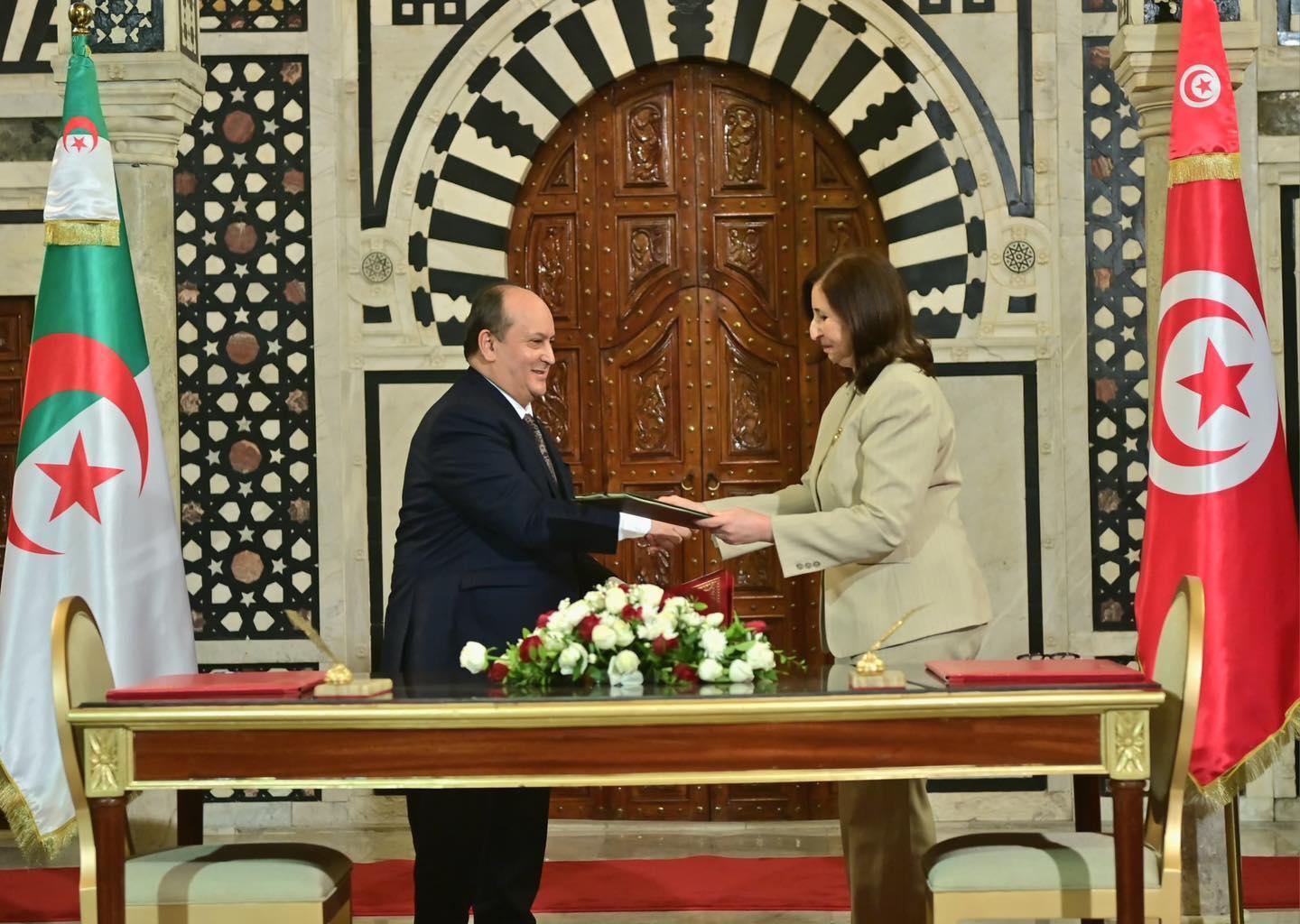 اللجنة المشتركة الكبرى الجزائرية التونسية: التوقيع على 25 اتفاقية اللجنة المشتركة الكبرى الجزائرية التونسية: التوقيع على 25 اتفاقية