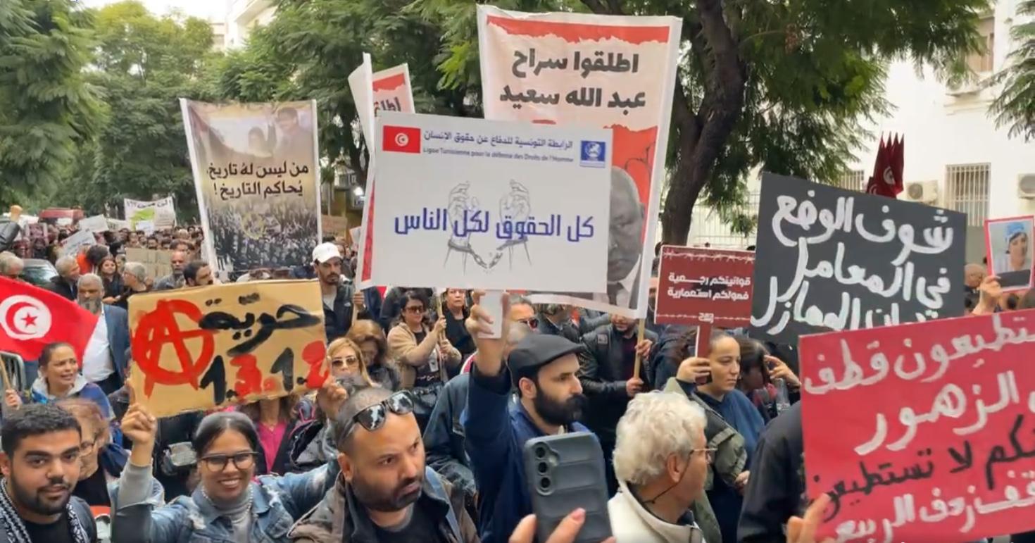 أحزاب معارضة في مسيرة بالعاصمة تطالب بـ أحزاب معارضة في مسيرة بالعاصمة تطالب بـ