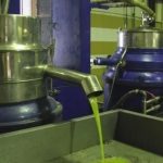 بدء برنامج تخزين زيت الزيتون في تونس 2025 بدء برنامج تخزين زيت الزيتون في تونس 2025