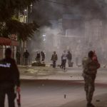 اشتباكات بين الشرطة التونسية ومحتجين في القيروان اشتباكات بين الشرطة التونسية ومحتجين في القيروان