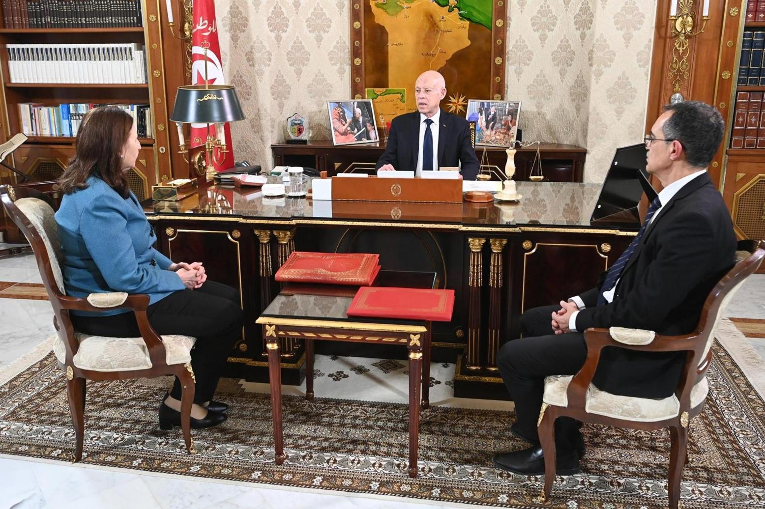 سعيد يوصي بضرورة تذليل كافة الصعوبات امام صغار الفلاحين سعيد يوصي بضرورة تذليل كافة الصعوبات امام صغار الفلاحين