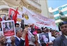 آلاف يتظاهرون دعما لسياسات سعيّد ورفضا للتدخل الأجنبي آلاف يتظاهرون دعما لسياسات سعيّد ورفضا للتدخل الأجنبي