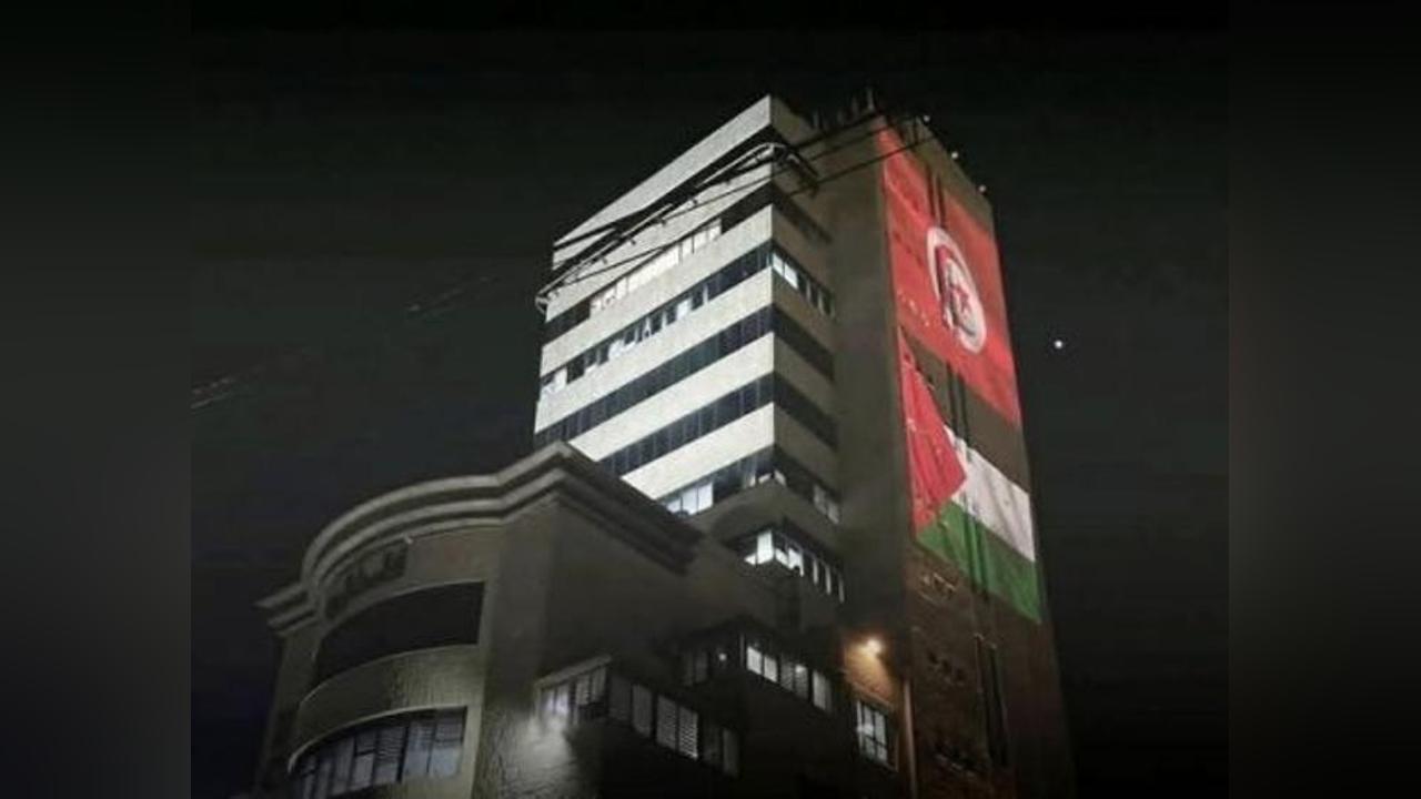 برج الإذاعة الفلسطينية يضيء بعلم تونس احتفاءً بعيد الثورة برج الإذاعة الفلسطينية يضيء بعلم تونس احتفاءً بعيد الثورة