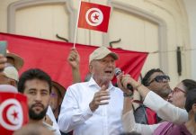 وقفة أمام محكمة الاستئناف احتجاجا على محاكمة الشابي وقفة أمام محكمة الاستئناف احتجاجا على محاكمة الشابي