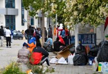 تونس تفرج عن موظفي جمعية أرض اللجوء بعد اتهامهم بمساعدة مهاجرين تونس تفرج عن موظفي جمعية أرض اللجوء بعد اتهامهم بمساعدة مهاجرين