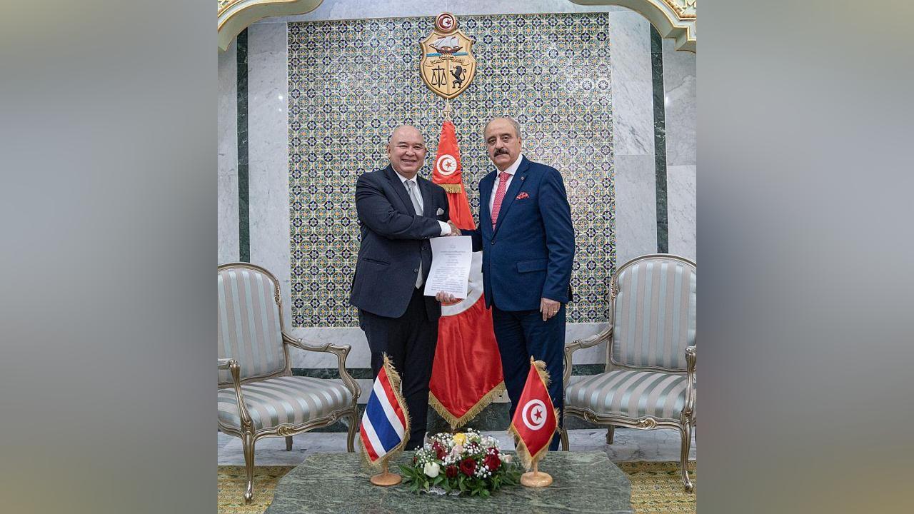 النفطي يتلقّى نسخة من أوراق اعتماد سفير مملكة تايلاندا النفطي يتلقّى نسخة من أوراق اعتماد سفير مملكة تايلاندا