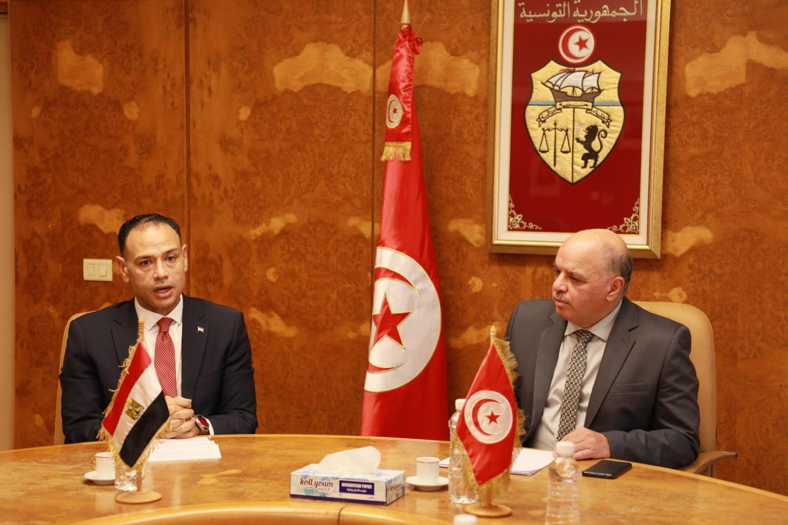 وزير النقل يؤكد في لقائه بسفير مصر على التسريع في تنفيذ الاتفاقيات وزير النقل يؤكد في لقائه بسفير مصر على التسريع في تنفيذ الاتفاقيات