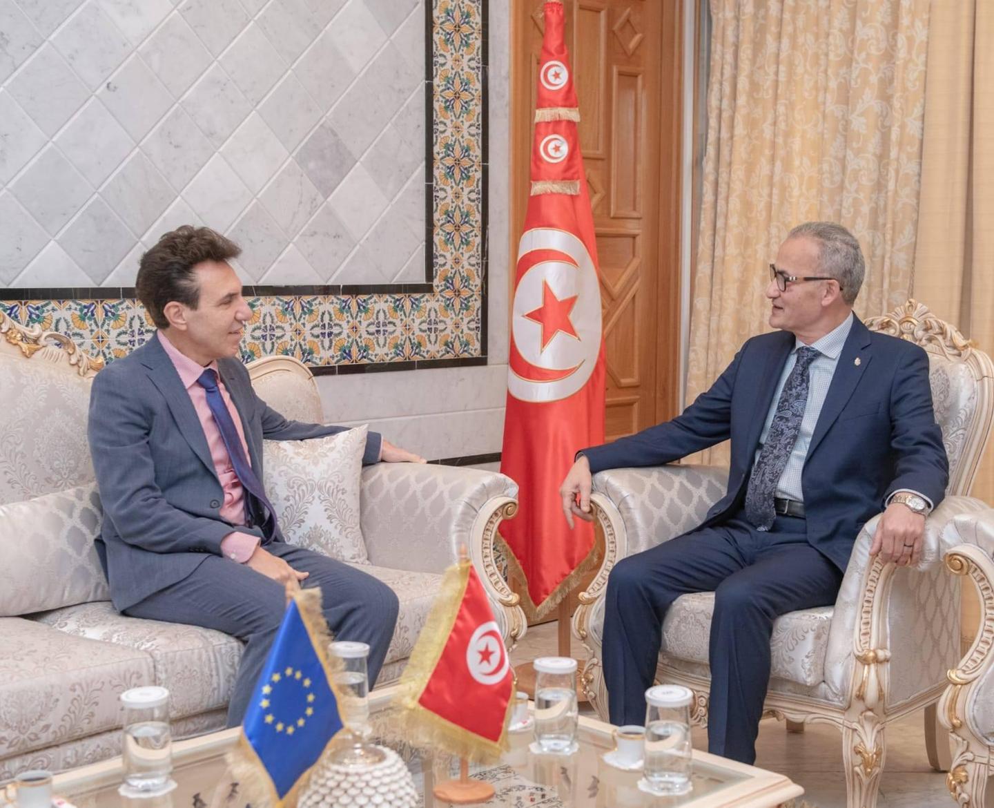 كاتب الدولة لدى وزير الشؤون الخارجية يلتقي رئيس بعثة الاتحاد الأوروبي كاتب الدولة لدى وزير الشؤون الخارجية يلتقي رئيس بعثة الاتحاد الأوروبي