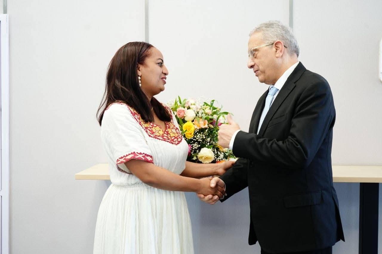 وزير الصحة يتحادث مع نظيرته الإثيوبية وزير الصحة يتحادث مع نظيرته الإثيوبية